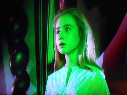 Tiffany terwijl ze in de Hel op ontdekking gaat.